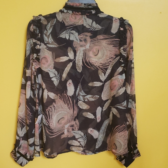 Beautiful Top - Picture 14 of 16